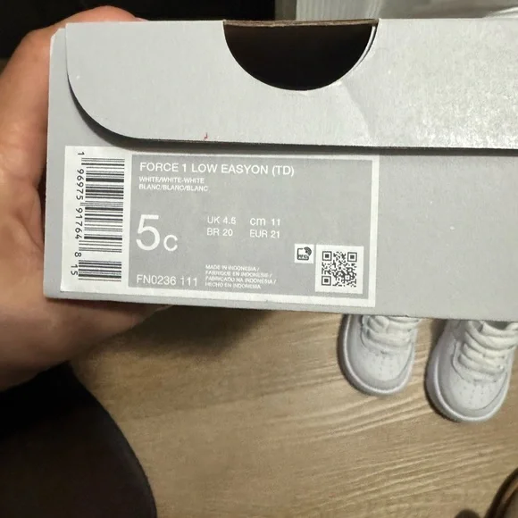 Classic White Kids' Sneakers with Padded Collar - Picture 4 of 4